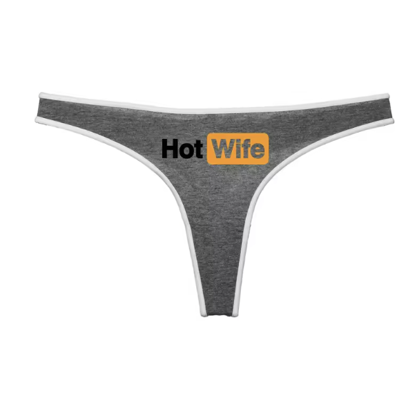 Stringi damskie „Hot Wife” – odważna bielizna z nadrukiem, dostępna w kolorze czarnym i szarym. Seksowne, wygodne i elastyczne. Rozmiary S–XXL.