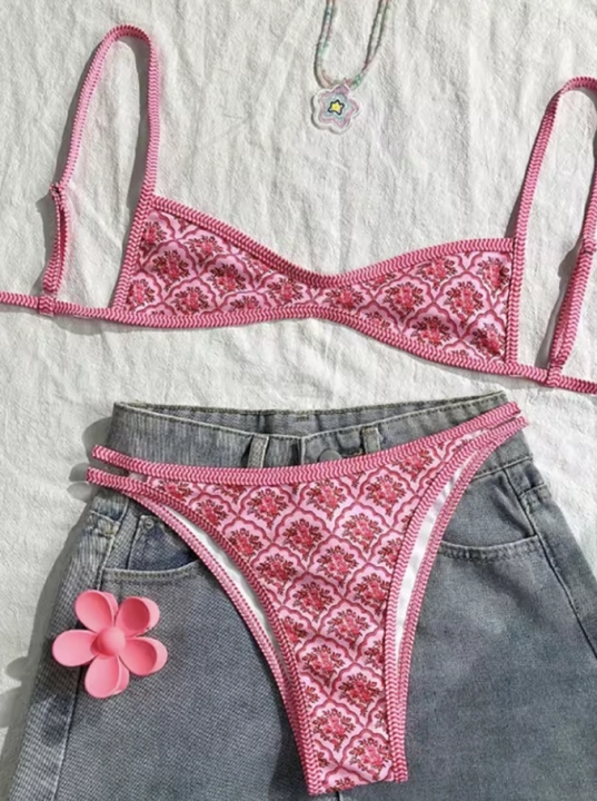 Modne bikini damskie z regulowanym wiązaniem. Dwuczęściowy strój kąpielowy podkreślający sylwetkę. Idealny na lato i wakacje.